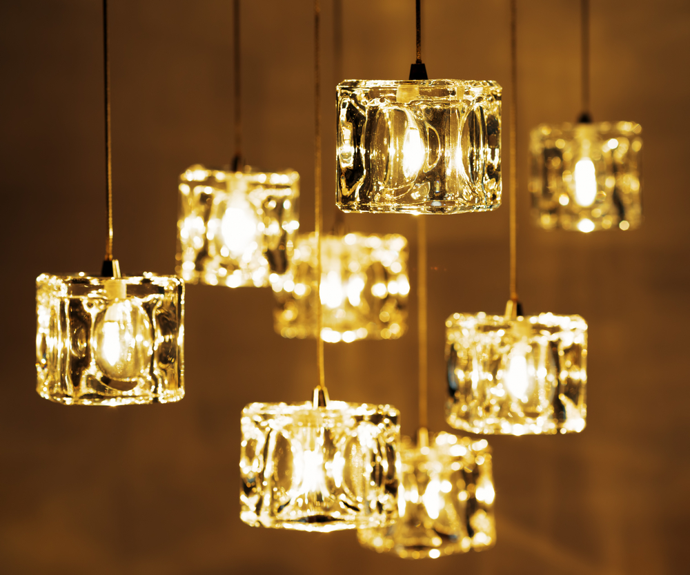 Via la polvere da lampade e lampadari