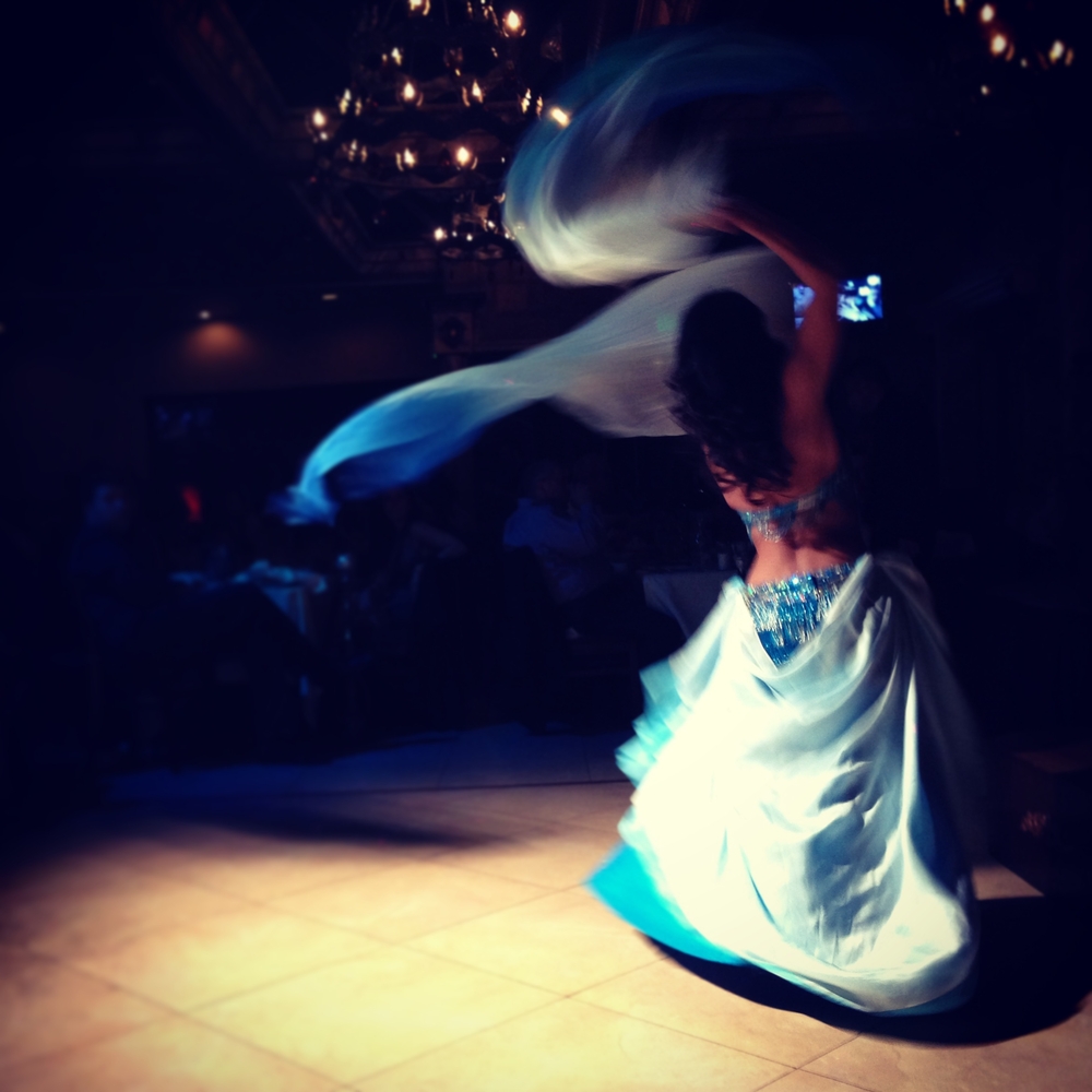 Femminile e tonica con la danza del ventre