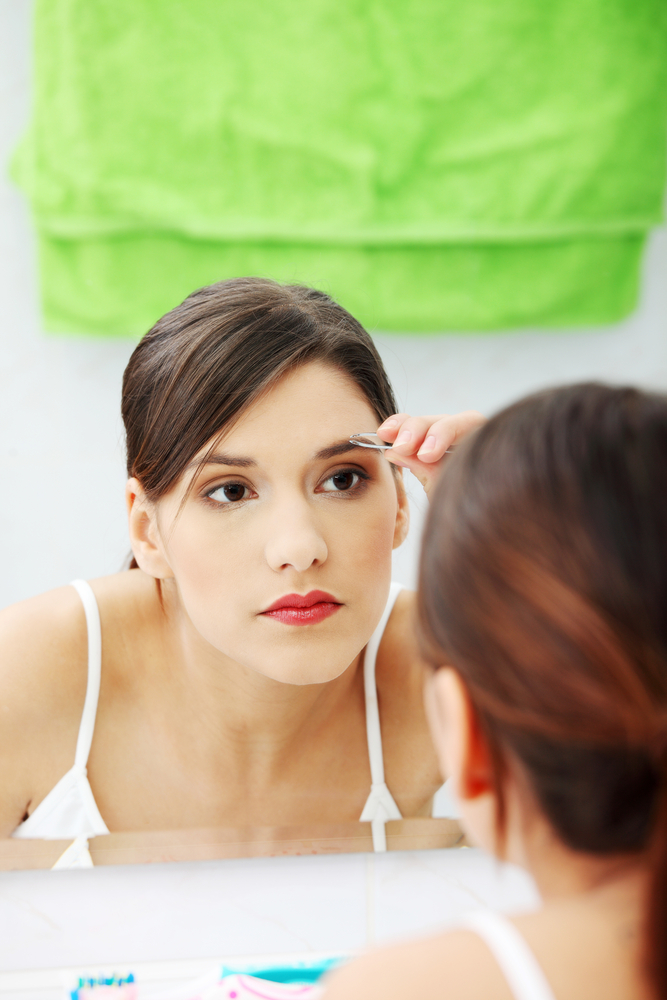 Sopracciglia: folte o 'invisibili'?