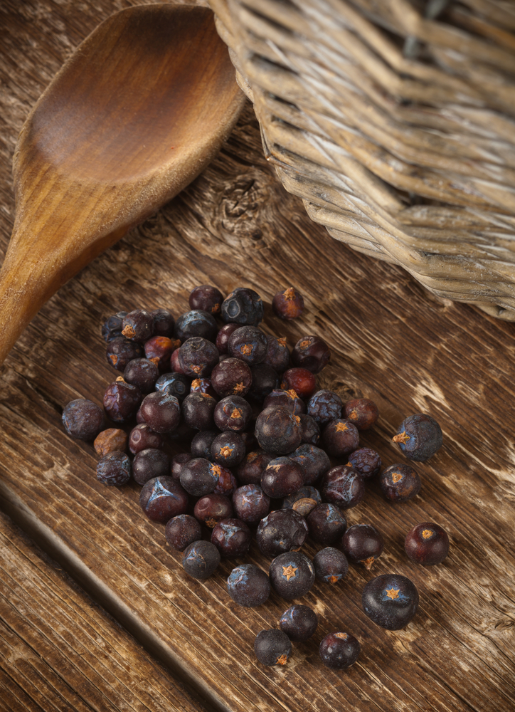 Anice stellato, ginepro e chiodi di garofano