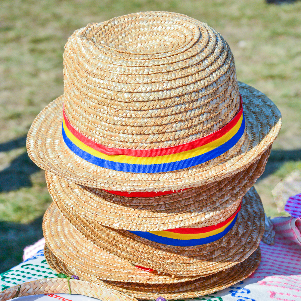 Cappelli di paglia e canapa