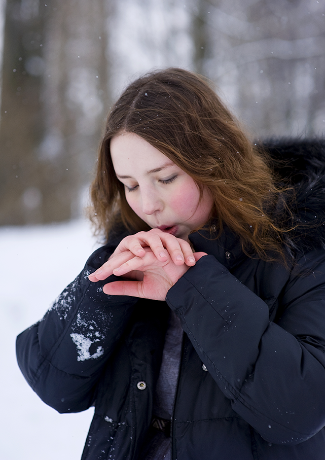 Pelle stressata dai primi freddi: come prendersi cura di mani e corpo