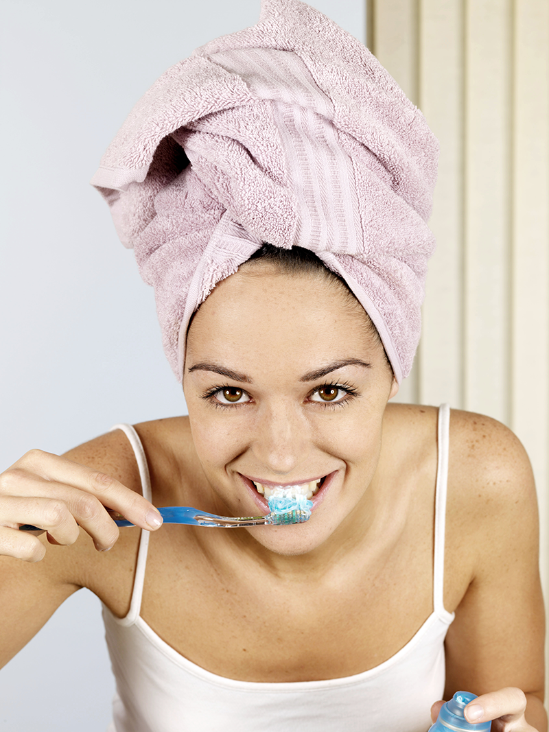 Sbiancare i denti con i rimedi naturali