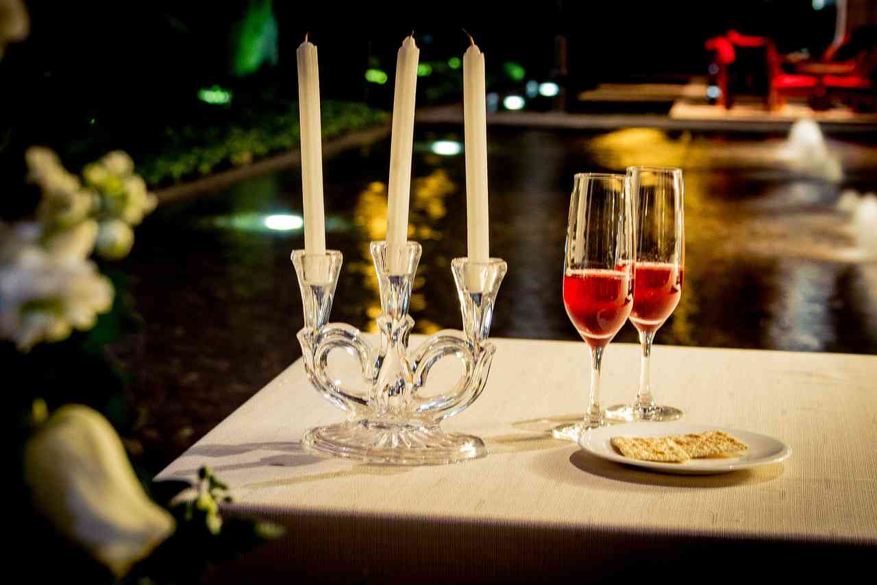 Riaccendere la passione nella coppia con una cena romantica: ecco come
