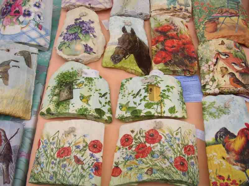 Tegole decorate: come realizzarle con il découpage