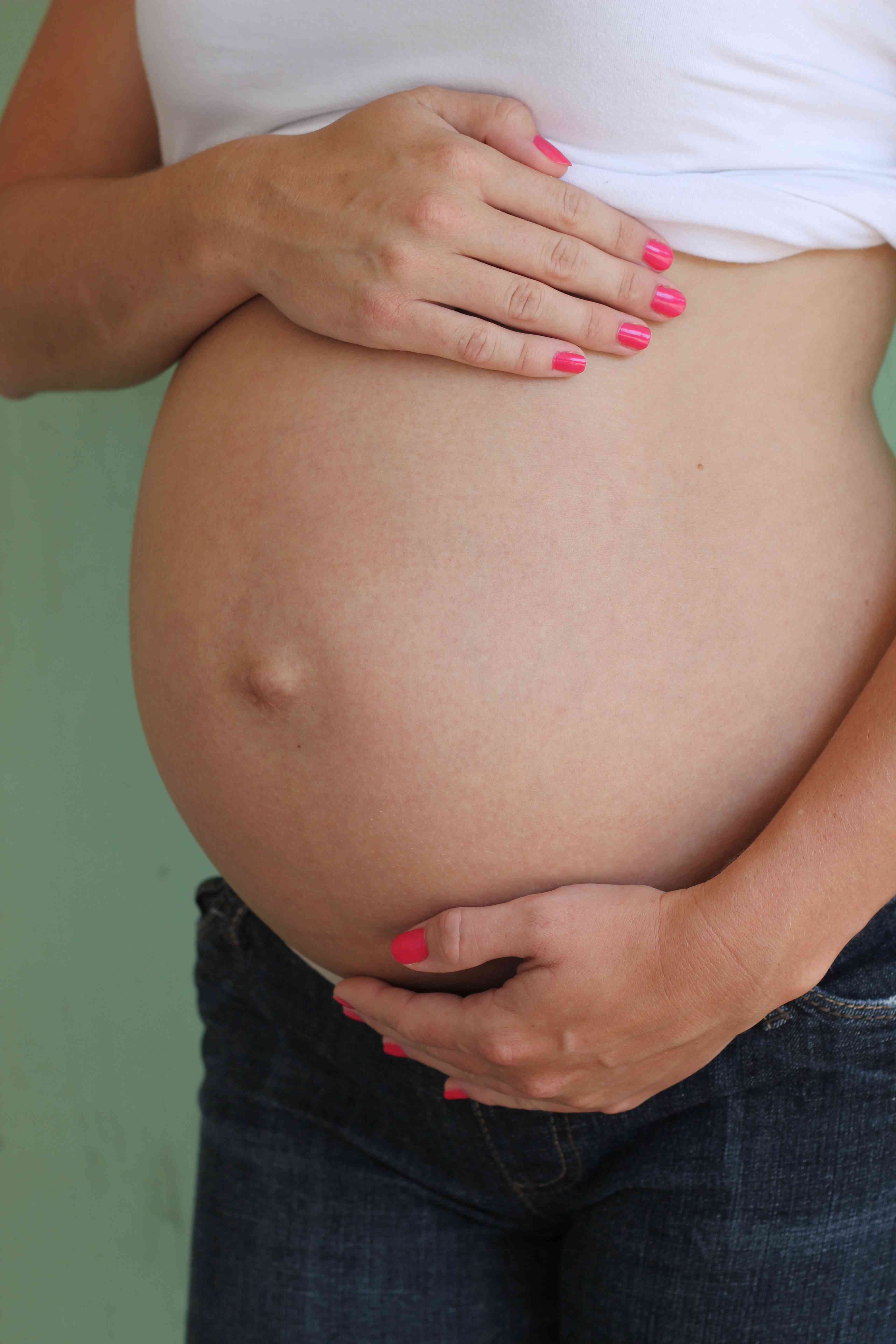 Cosa non mangiare in gravidanza: lista dei cibi vietati
