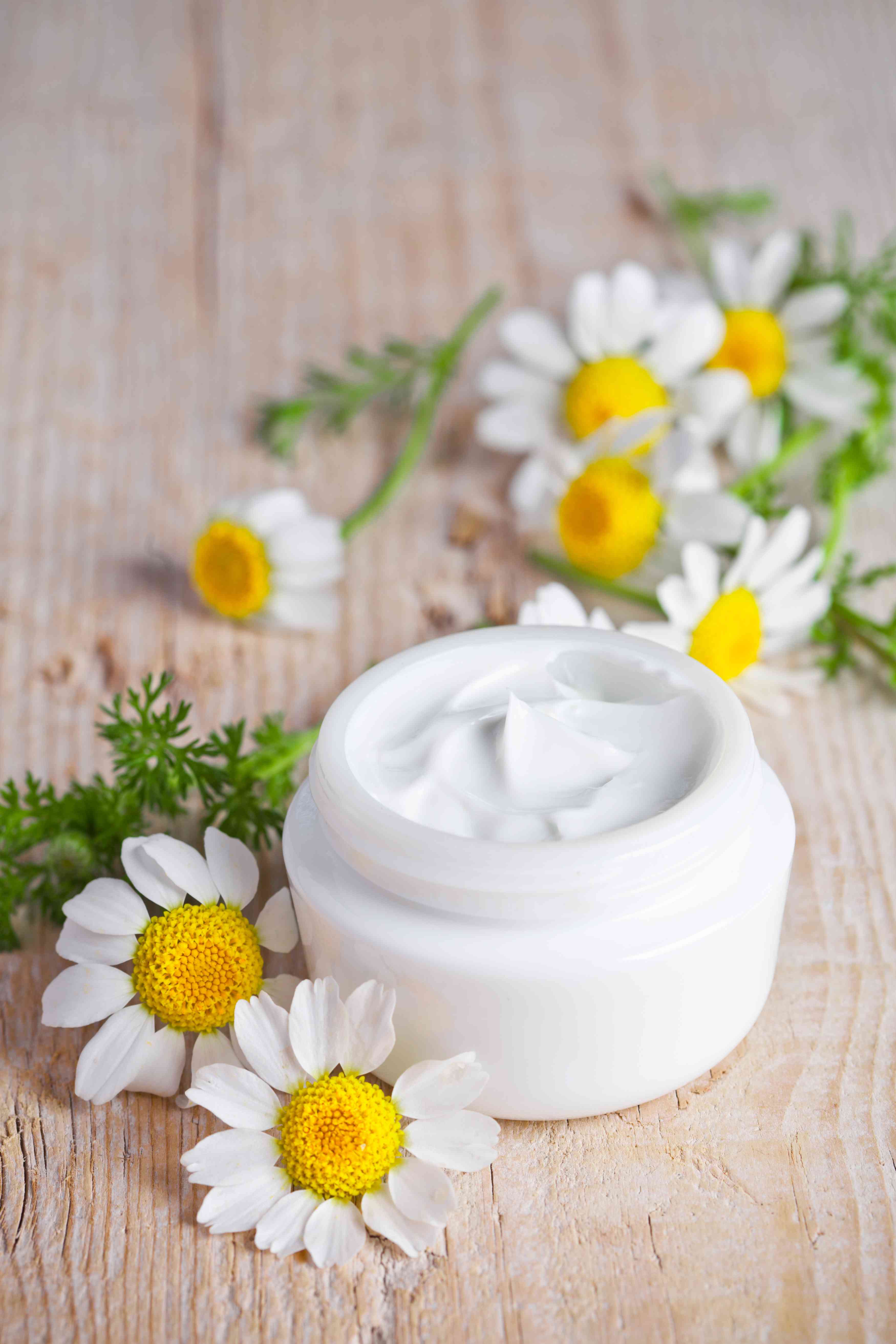 Crema viso fai da te: ricetta naturale 