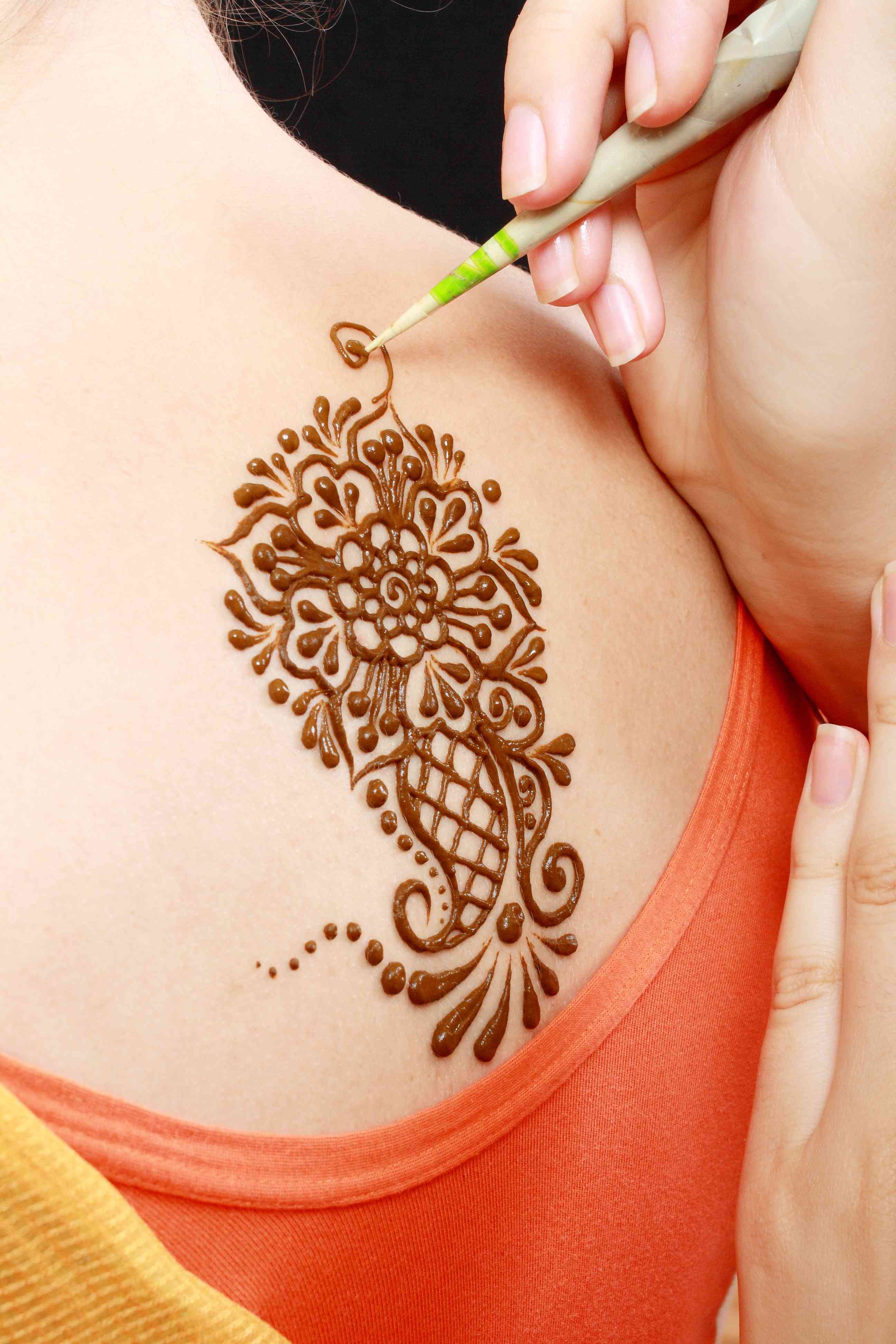 Tatuaggi all'henné, l'alternativa ai tattoo definitivi