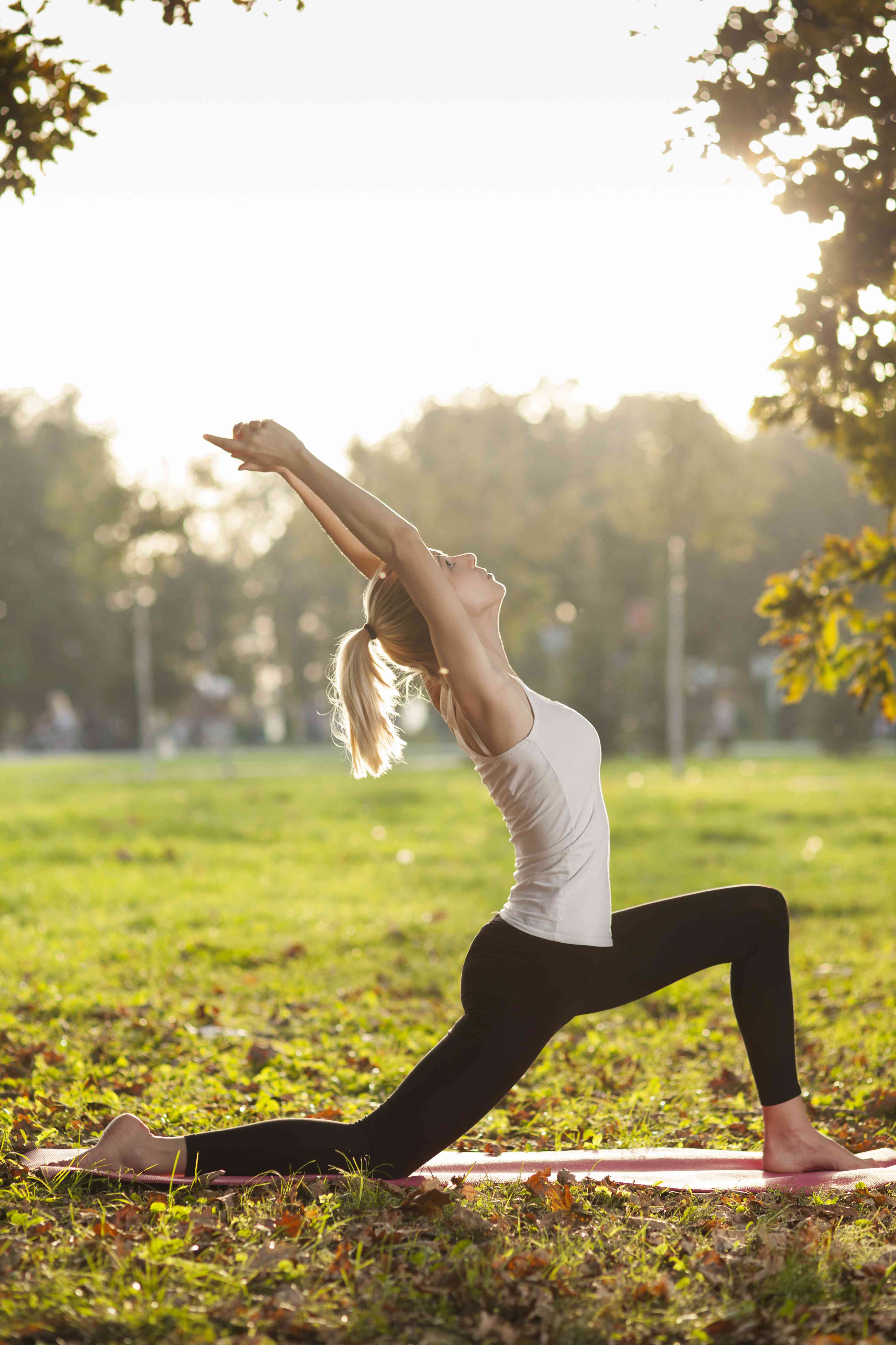 Esercizi yoga per dimagrire: scopri quali
