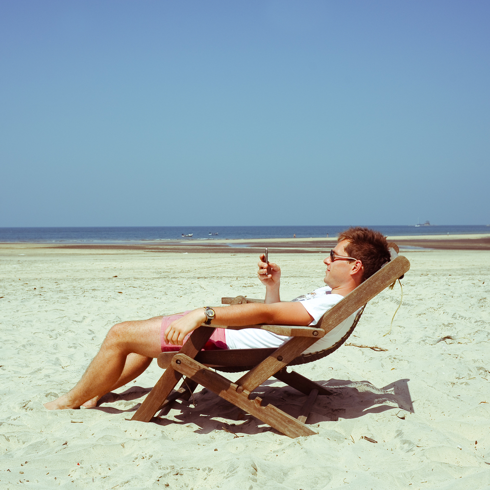 5 cose che gli uomini fanno in spiaggia (ma che dovrebbero evitare)