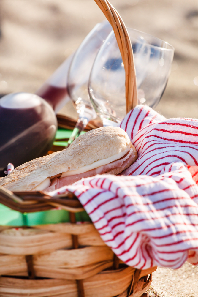 I finger food creativi per il pranzo in spiaggia