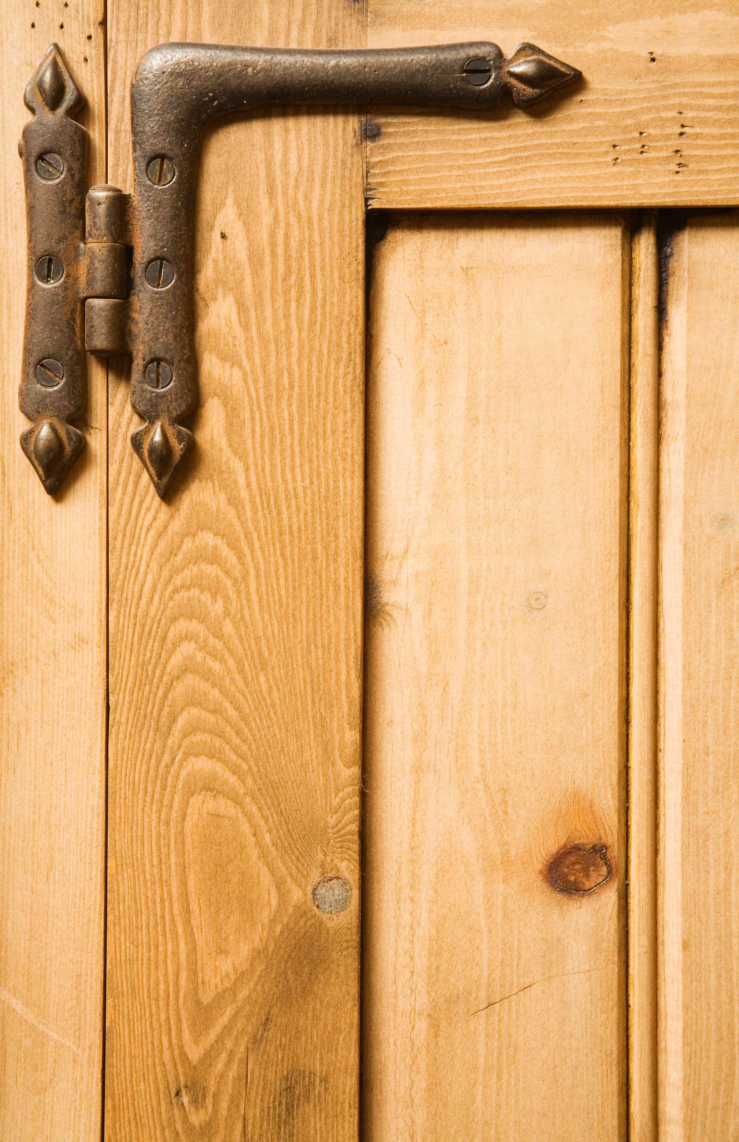 Come riparare uno spigolo della porta scheggiato