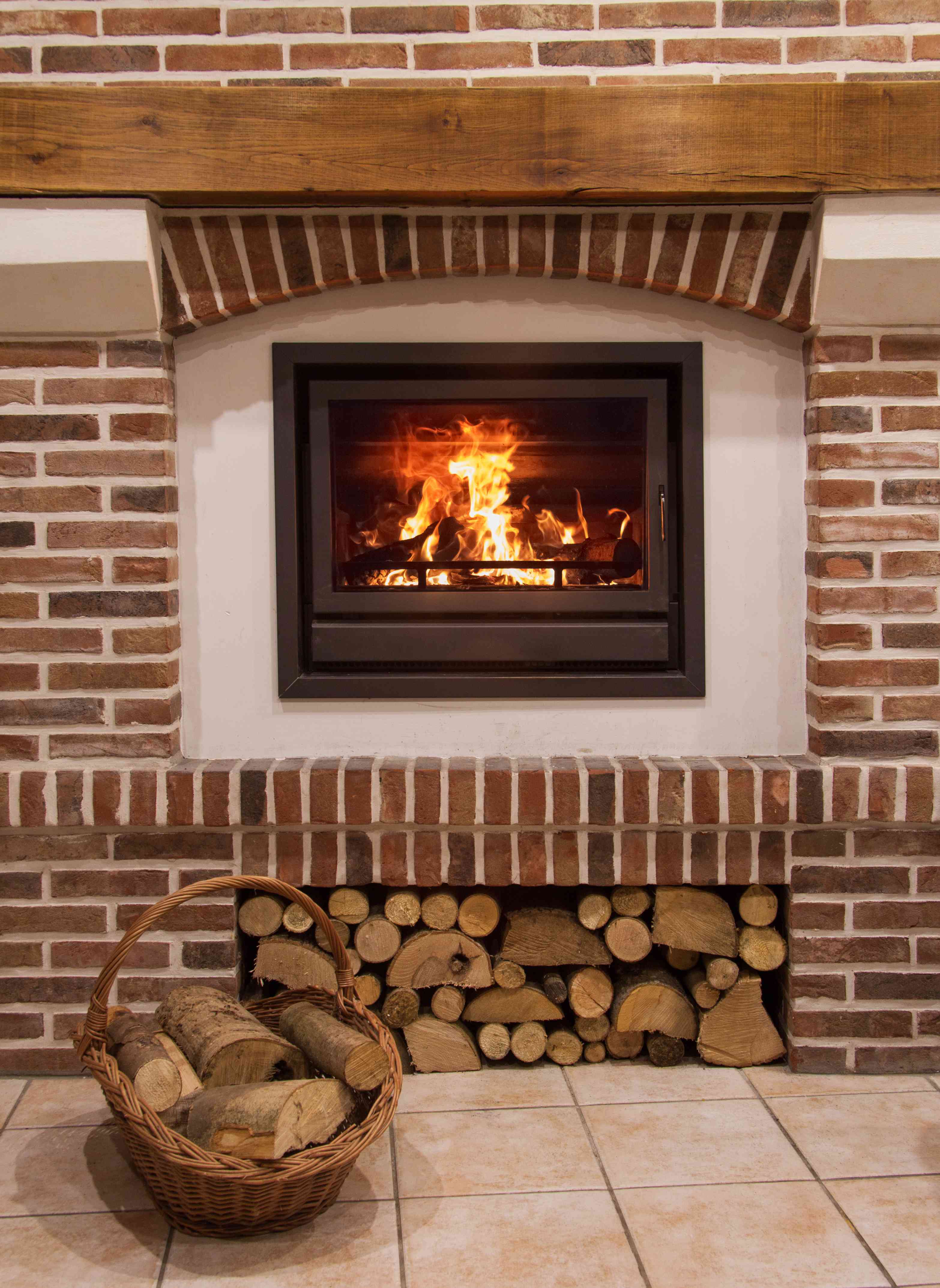 Come pulire il camino: consigli utili fai da te