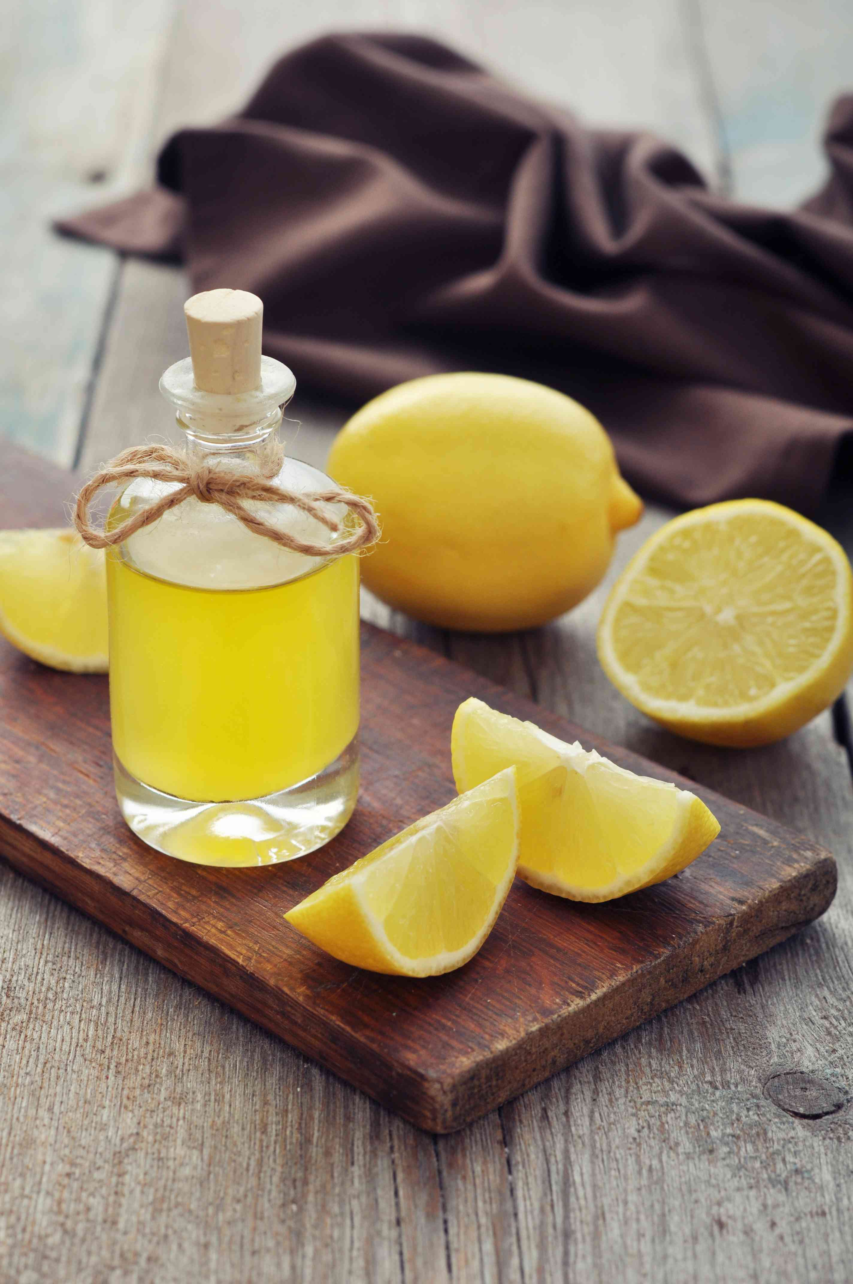 Olio essenziale di limone fatto in casa: come si fa?
