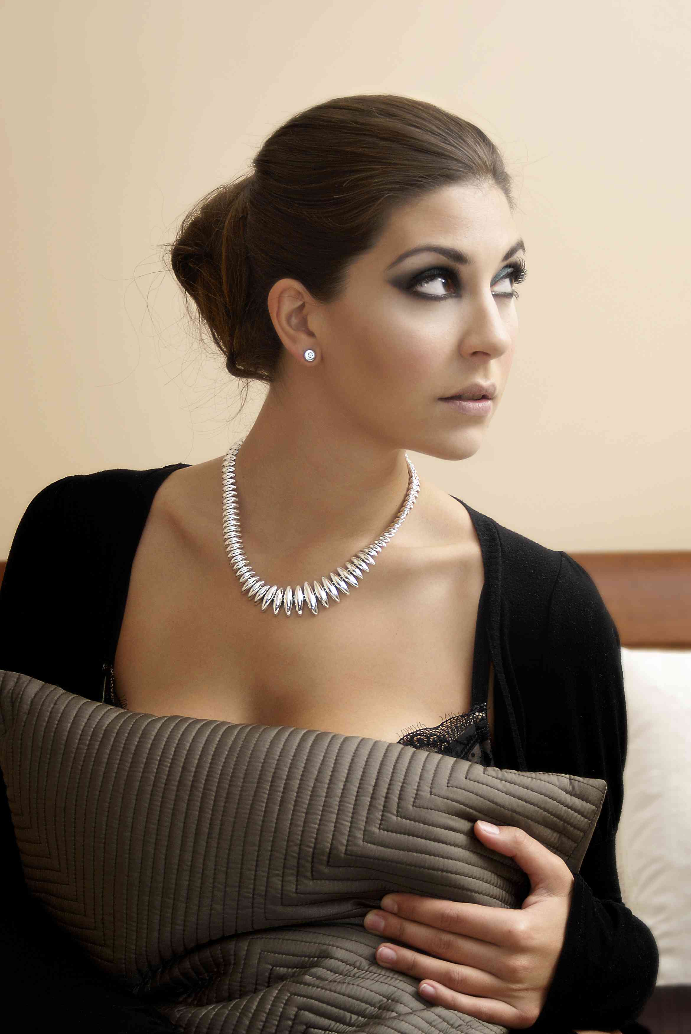 Chignon basso laterale e morbido: come si fa?