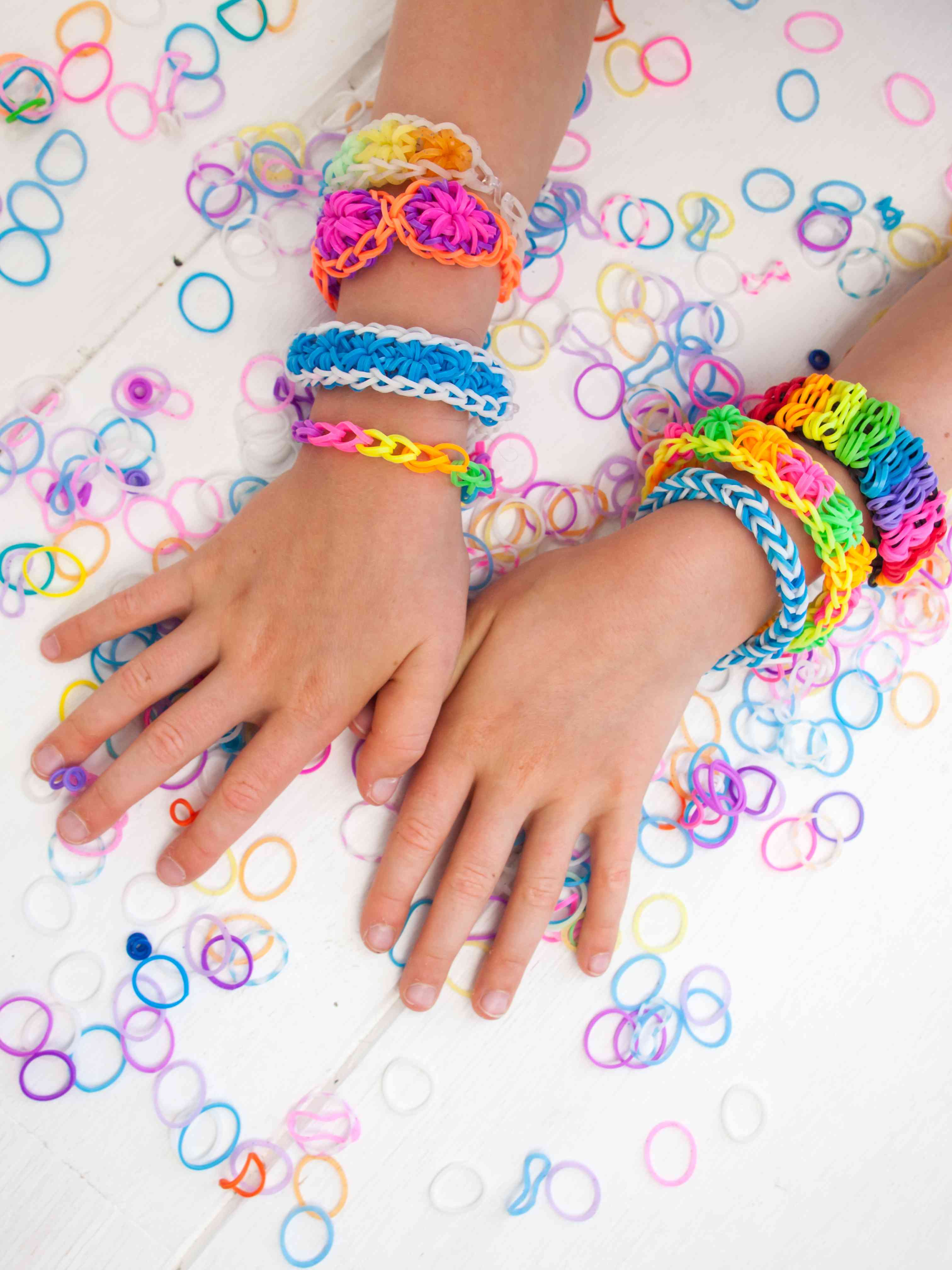 Come fare i braccialetti con gli elastici senza telaio?