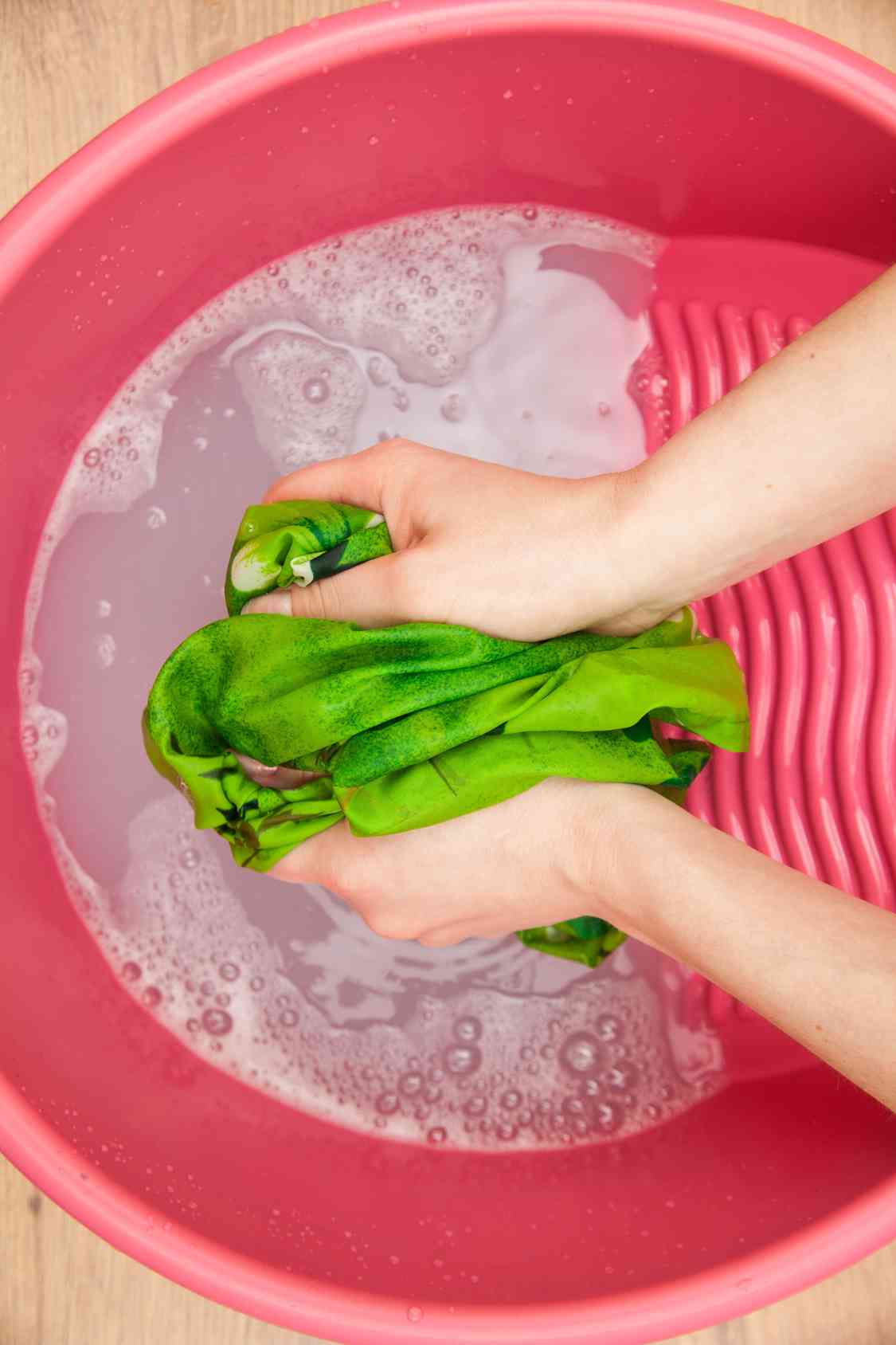 Come lavare a mano i capi delicati, di lana e le camicie