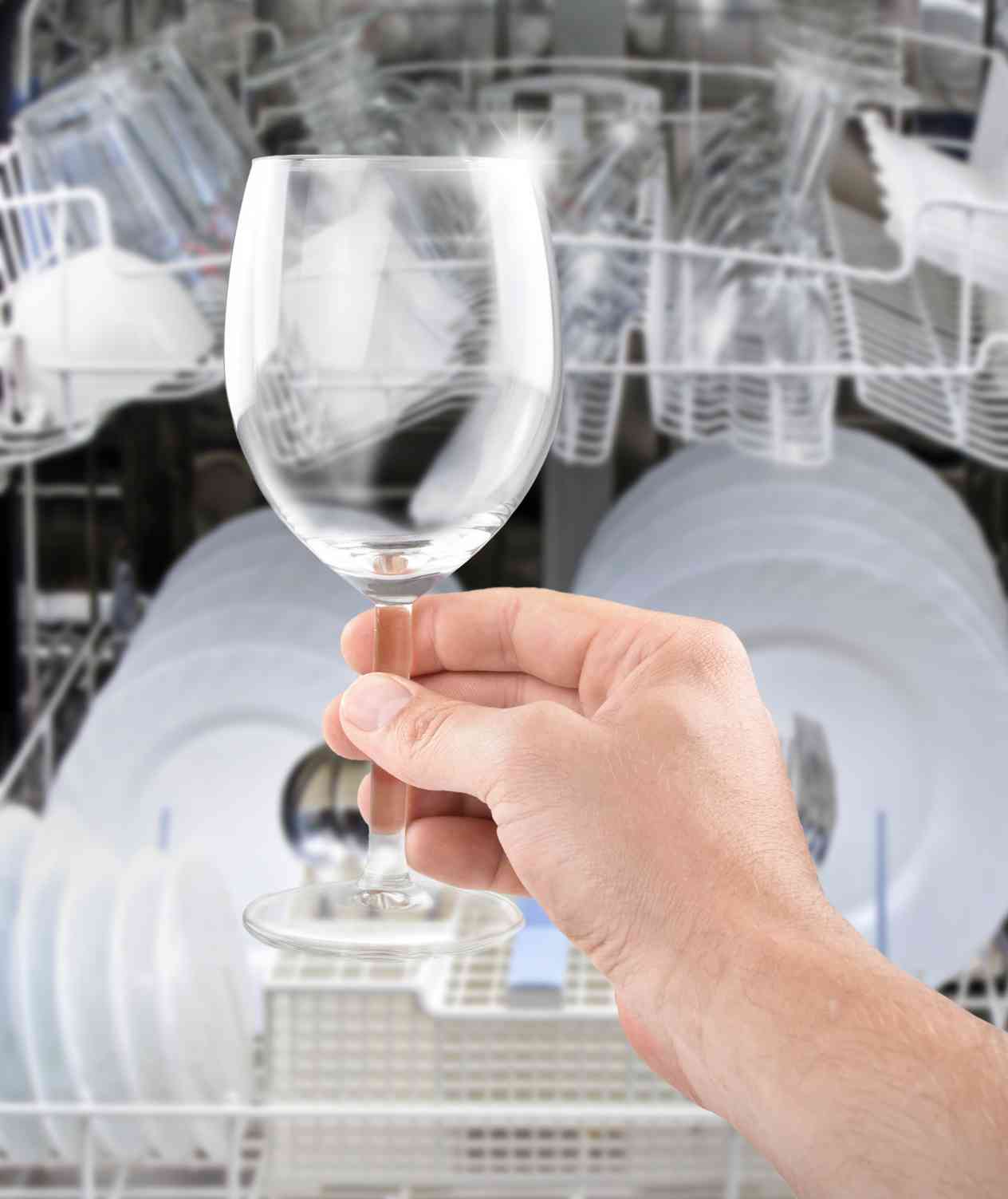 Come avere bicchieri brillanti lavandoli in lavastoviglie o a mano