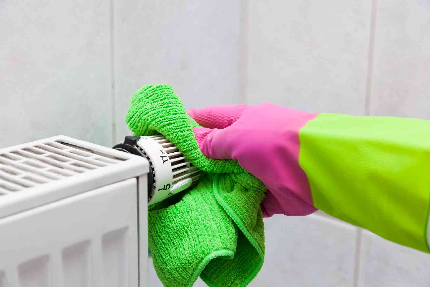 Come pulire i termosifoni in ghisa e in alluminio dalla polvere