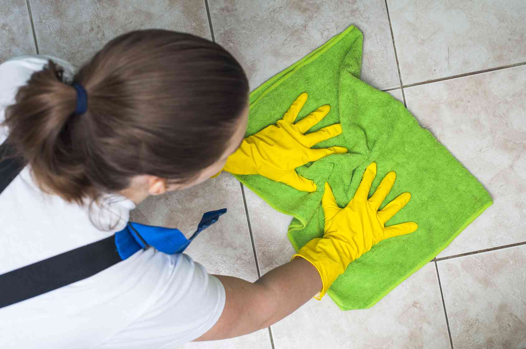 Come pulire il gres porcellanato, opaco e quello a effetto legno