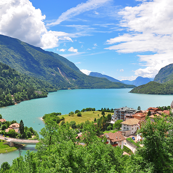 Il Trentino dei laghi e dei passi dolomitici