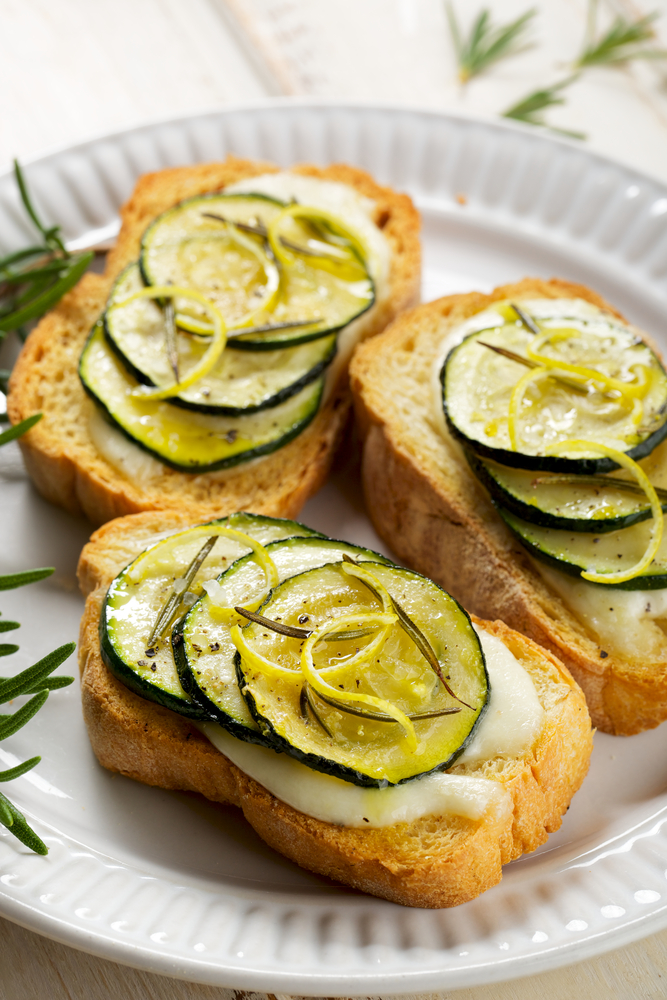 Bruschette estive di zucchine