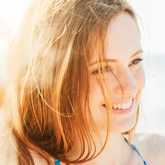 6 dritte per preparare i capelli allo stress del sole estivo