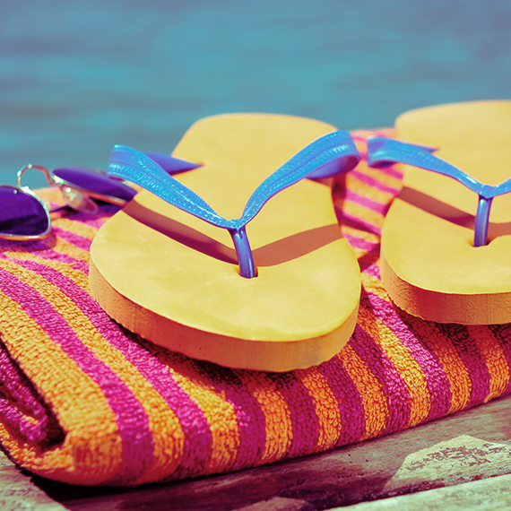 Vita da spiaggia: come pulire i tuoi accessori e i capi per il mare