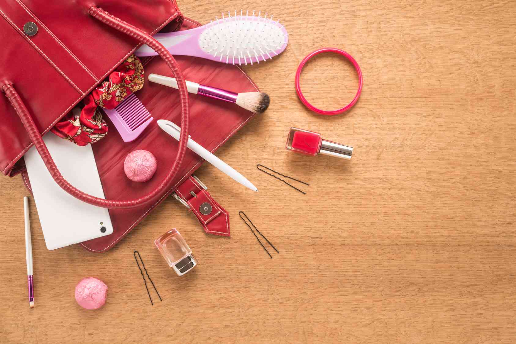 Kit salva sposa per la sopravvivenza al matrimonio: cosa portare per le emergenze?