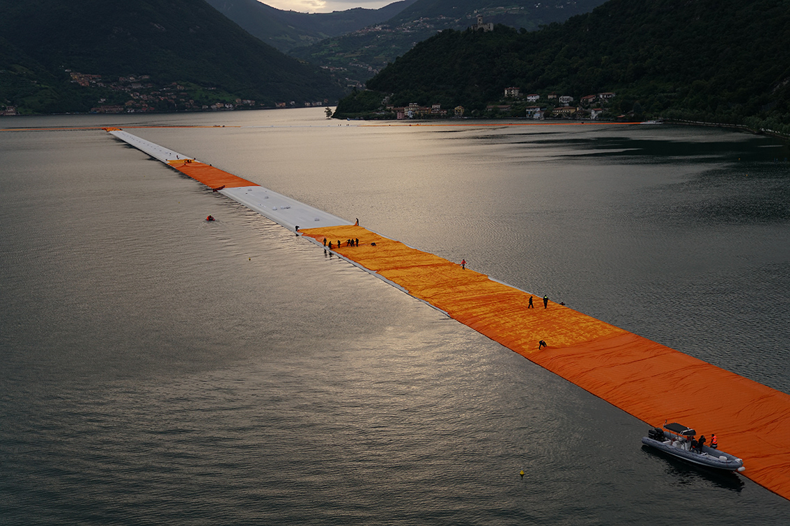 christo-floating-Piers-12.jpg