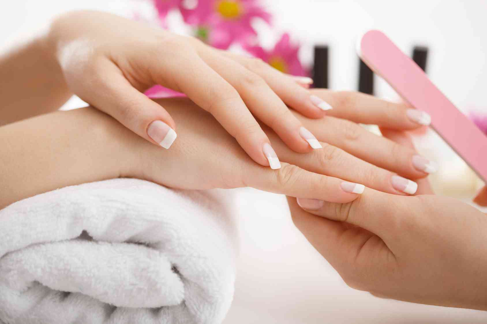 Ricostruzione delle unghie con tip o gel? Scopri le differenze!