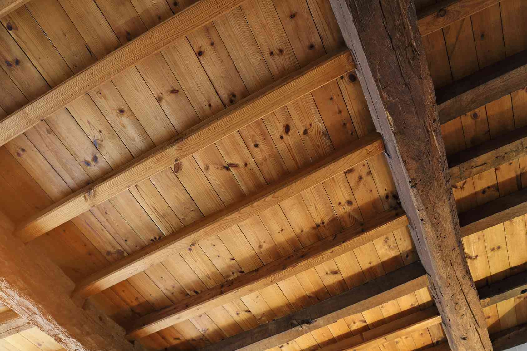 Come pulire il soffitto?