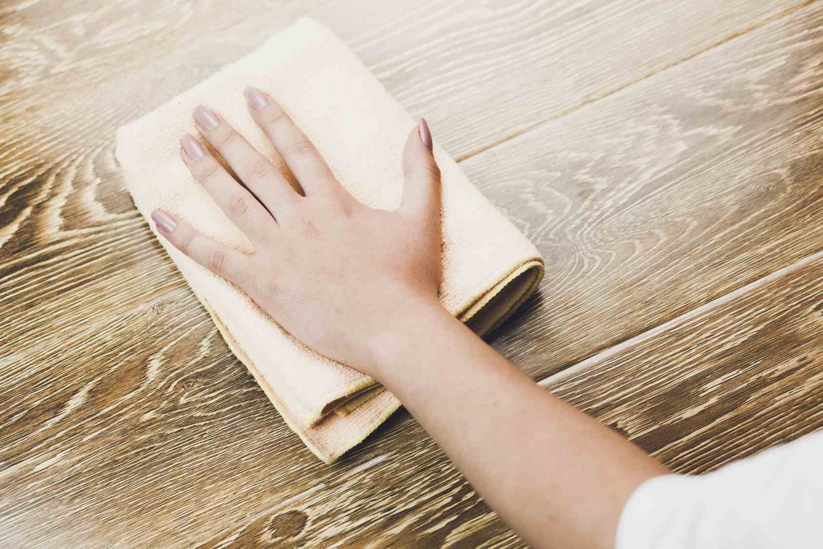 In cerca di soluzioni per pulire il legno? Detergi e sbianca con i nostri consigli!