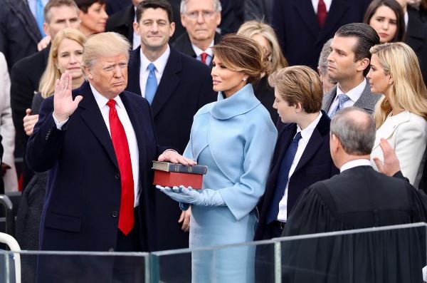 La foto VIP della settimana: Melania Trump come Jackie Kennedy al giuramento di Donald Trump