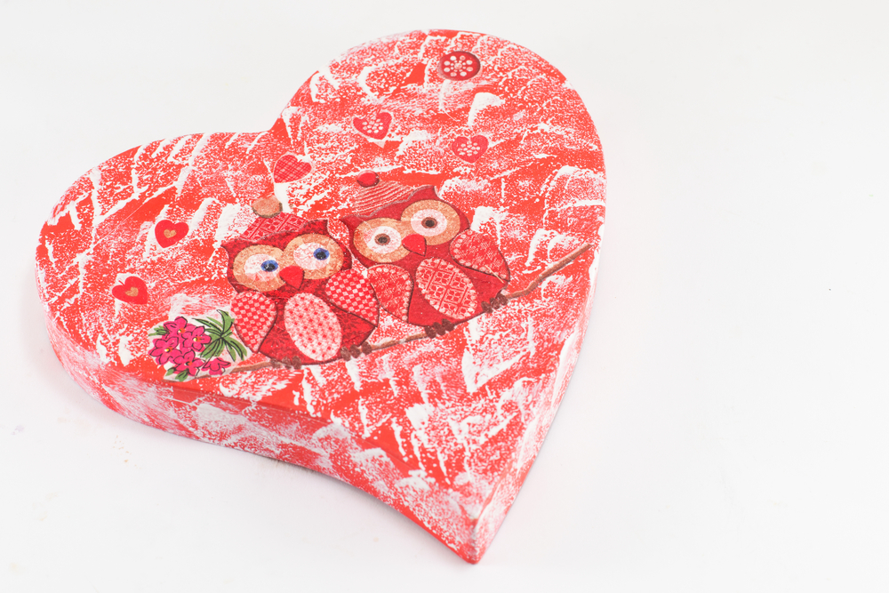 regali-san-valentino-fai-da-te-_decoupage-scatola-cioccolatini-gufi.jpg