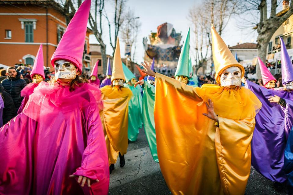 Carnevale-2017-sfilata-carri-allegorici-italia-fano.jpg