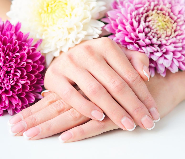 Manicure perfetta: come prendersi cura delle mani a casa