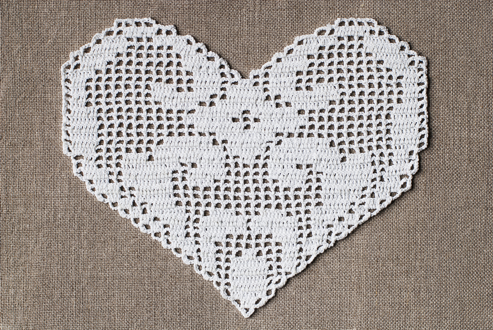 decorazioni-San-Valentino-cuori-crochet-uncinetto-filet-puntina.jpg