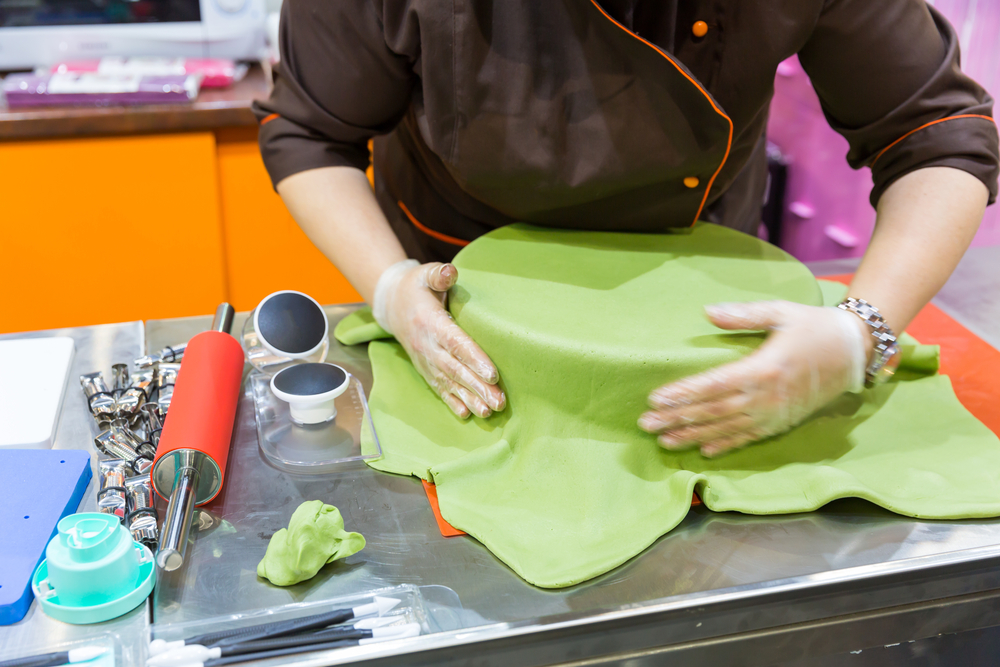 cake-design-torta-coprire-base-pasta-zucchero_4.jpg