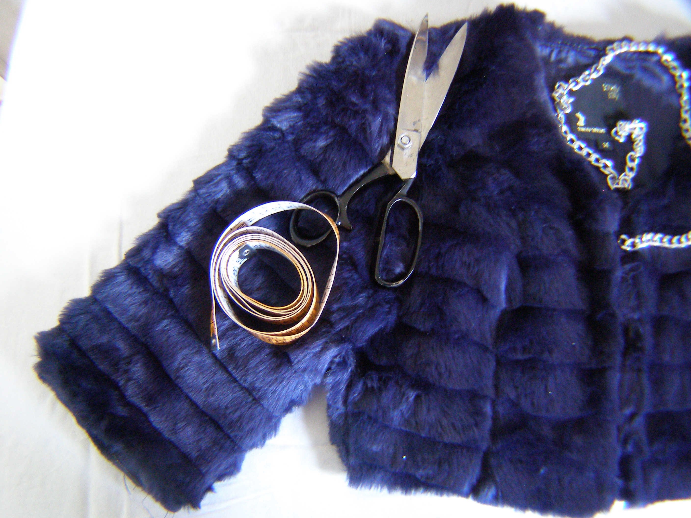 riciclo-creativo-pelliccia-trasformare-pellicciotto-borsa-secchiello_1.JPG