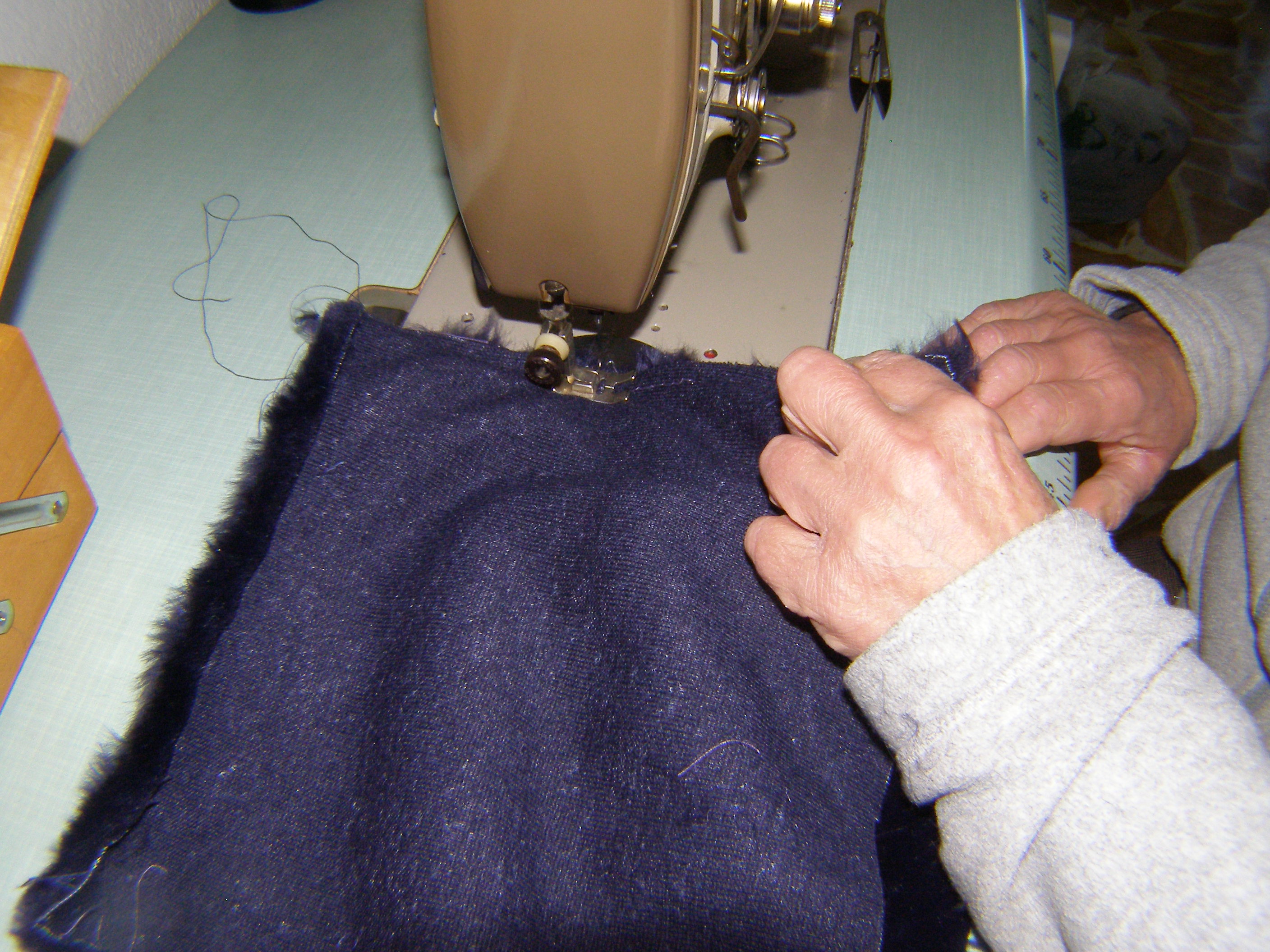riciclo-creativo-pelliccia-trasformare-pellicciotto-borsa-secchiello_10.JPG