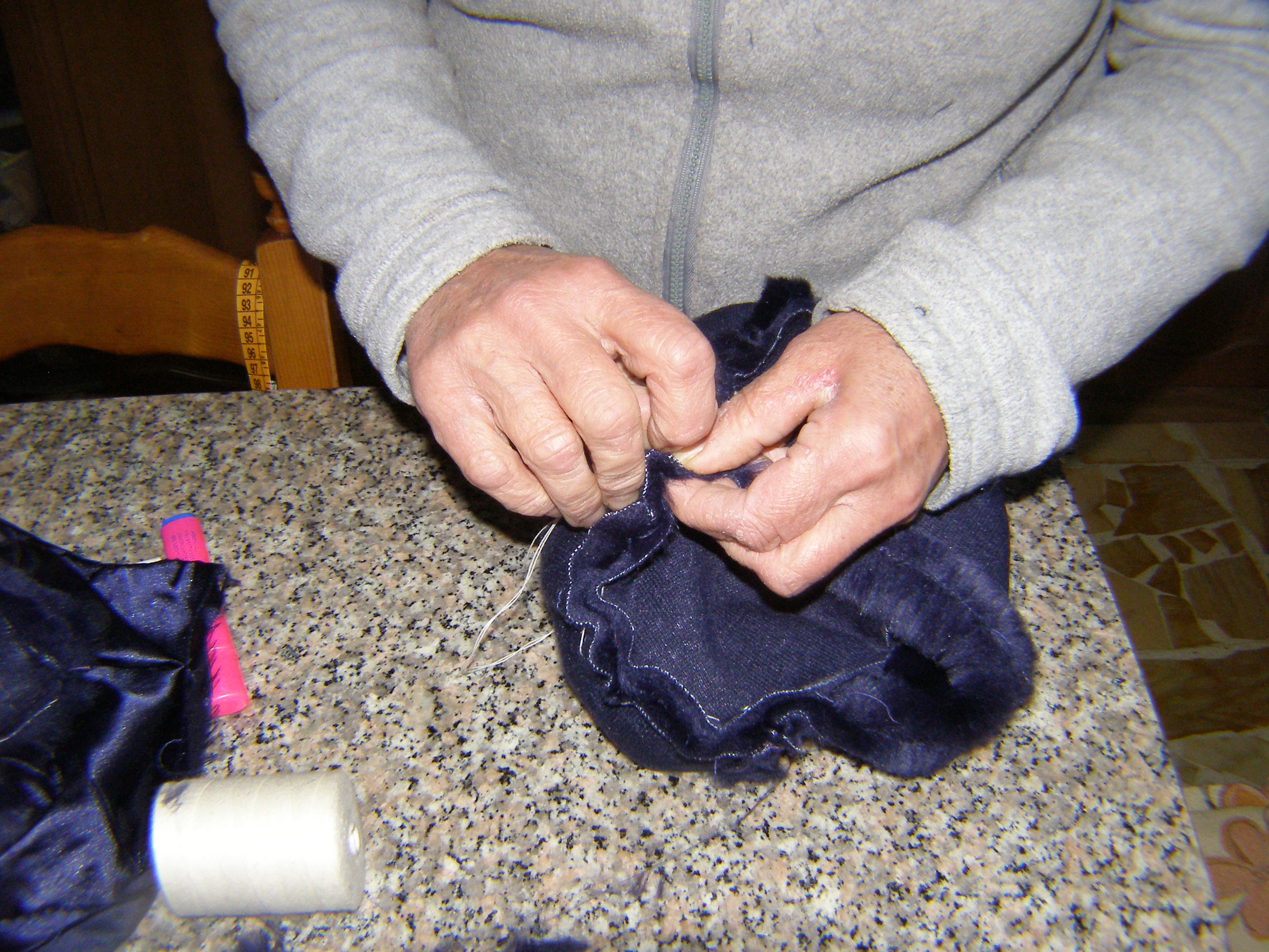 riciclo-creativo-pelliccia-trasformare-pellicciotto-borsa-secchiello_11.JPG