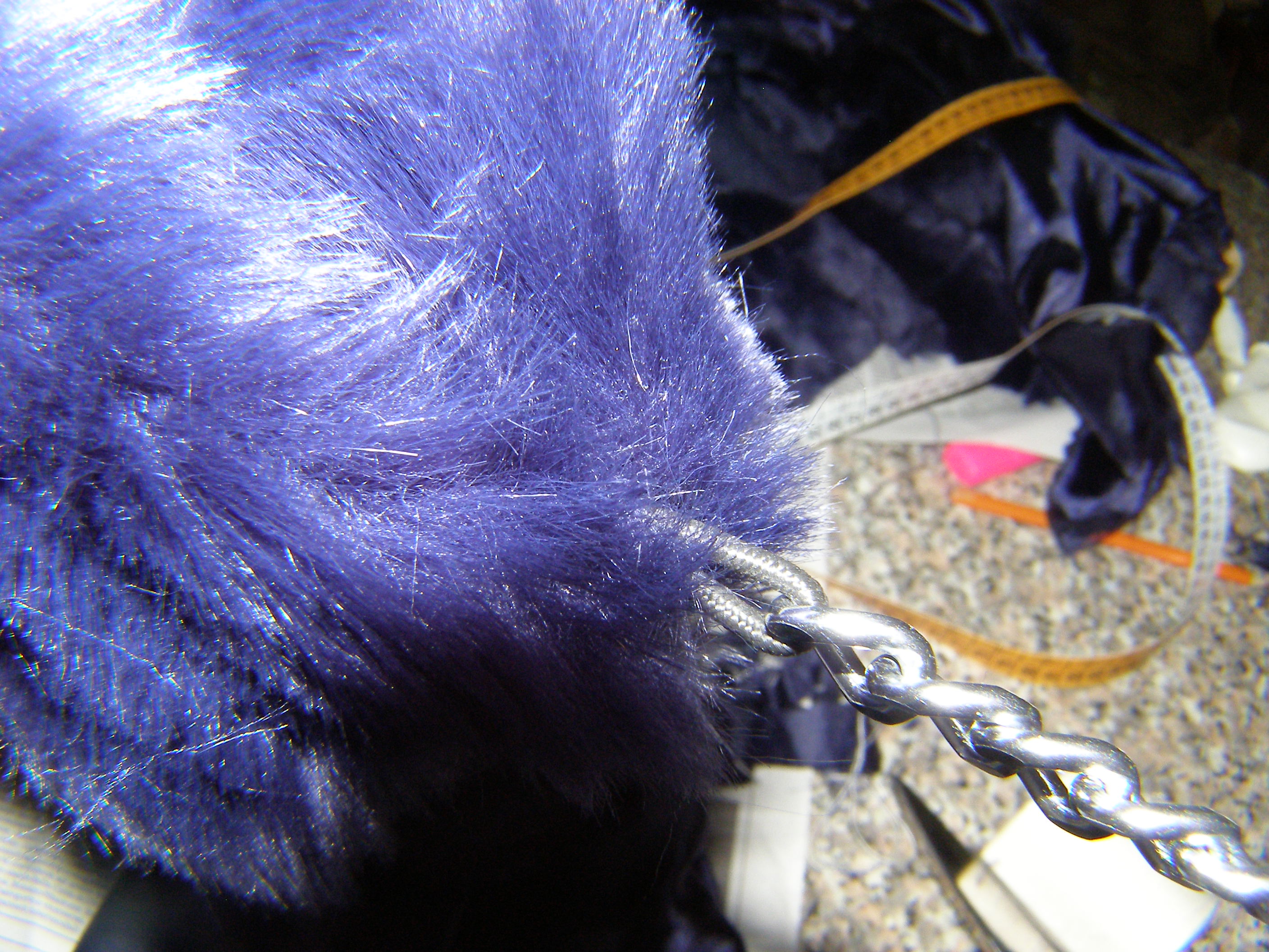 riciclo-creativo-pelliccia-trasformare-pellicciotto-borsa-secchiello_13.JPG