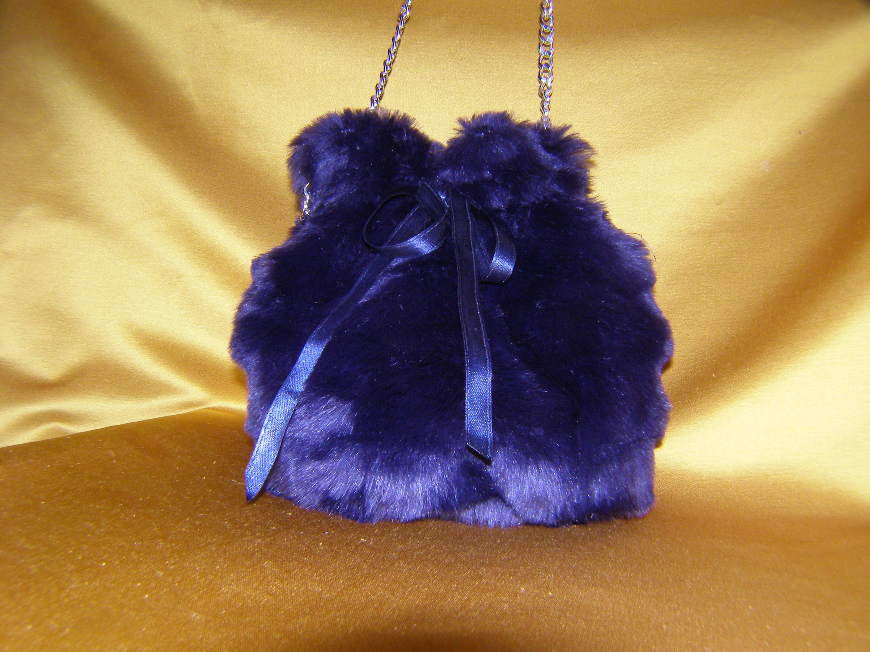 riciclo-creativo-pelliccia-trasformare-pellicciotto-borsa-secchiello_15_0.JPG