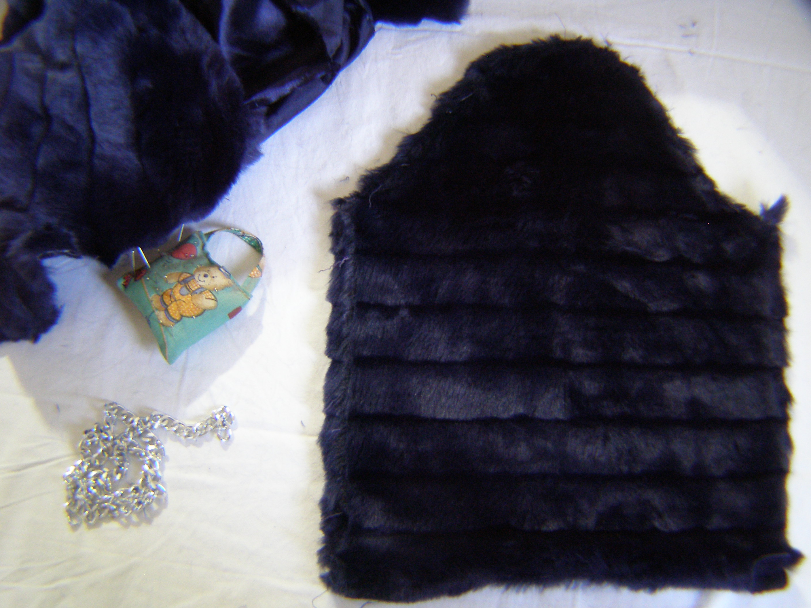 riciclo-creativo-pelliccia-trasformare-pellicciotto-borsa-secchiello_3.JPG