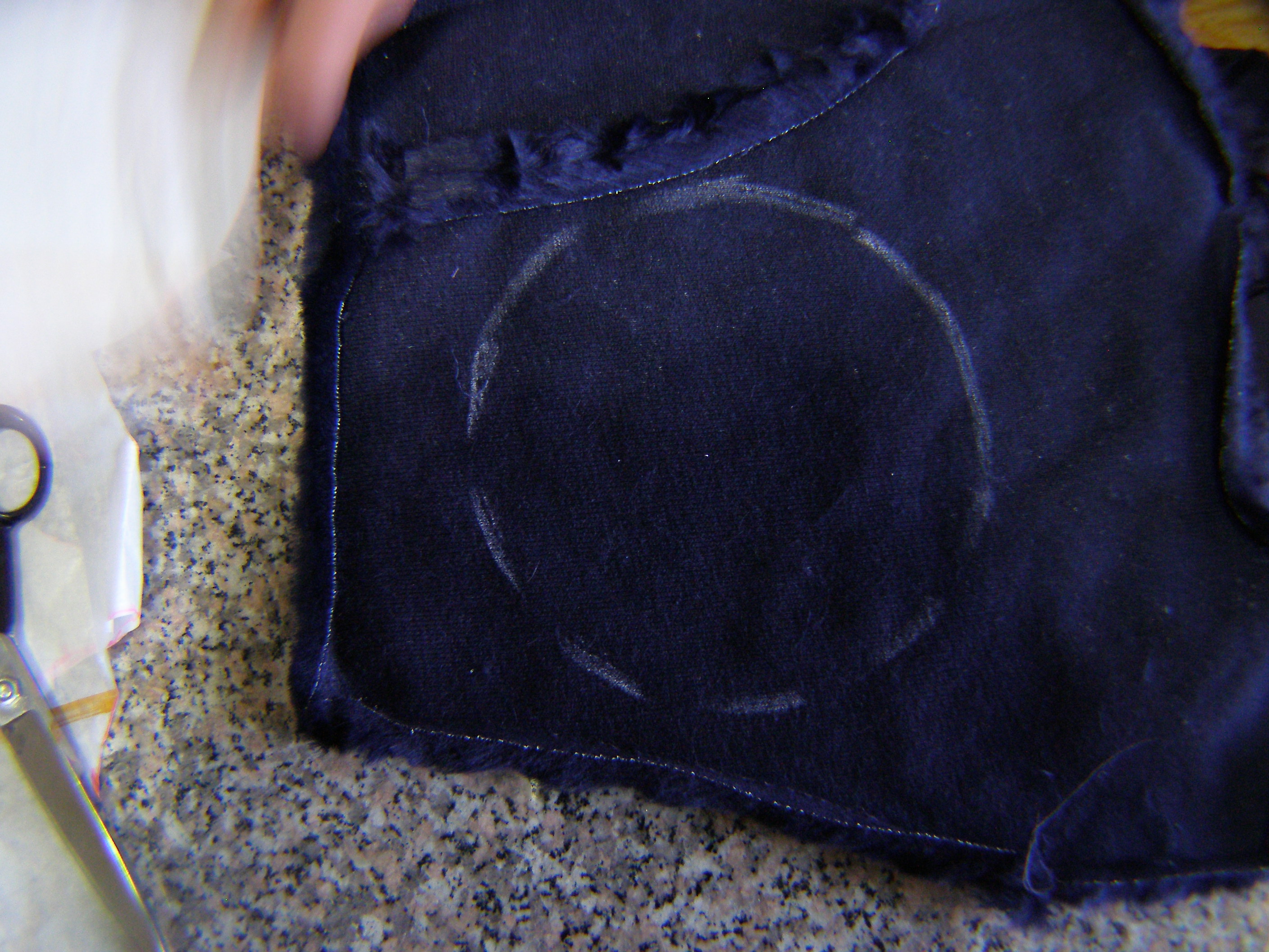 riciclo-creativo-pelliccia-trasformare-pellicciotto-borsa-secchiello_7.JPG