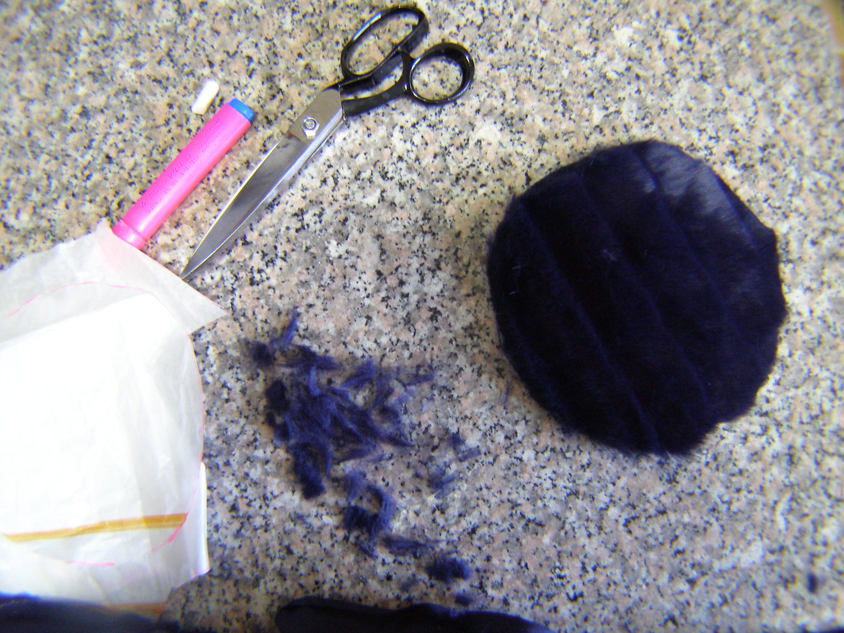 riciclo-creativo-pelliccia-trasformare-pellicciotto-borsa-secchiello_8.JPG