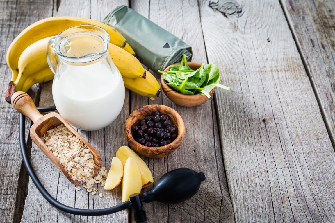 Pressione bassa, i rimedi naturali e cosa mangiare per farla alzare