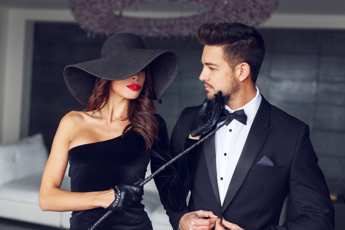 Donne mature e toy boy: alla cougar piace ancora l'uomo più giovane?