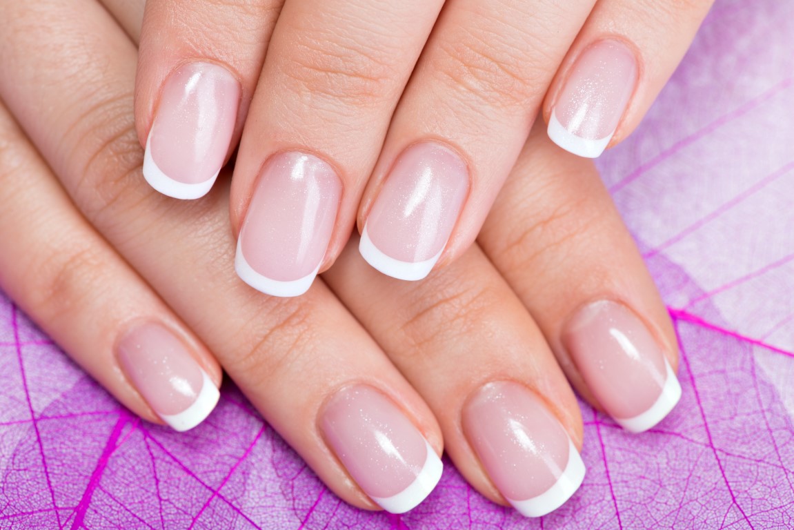 L'abc della french manicure e tutti gli strumenti utili per fare belle le unghie